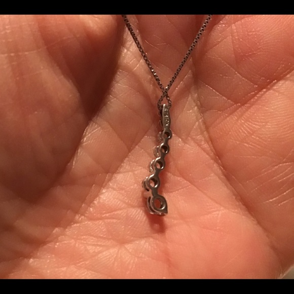 10k 7 DIAMOND JOURNEY PENDANT - Picture 2 of 7